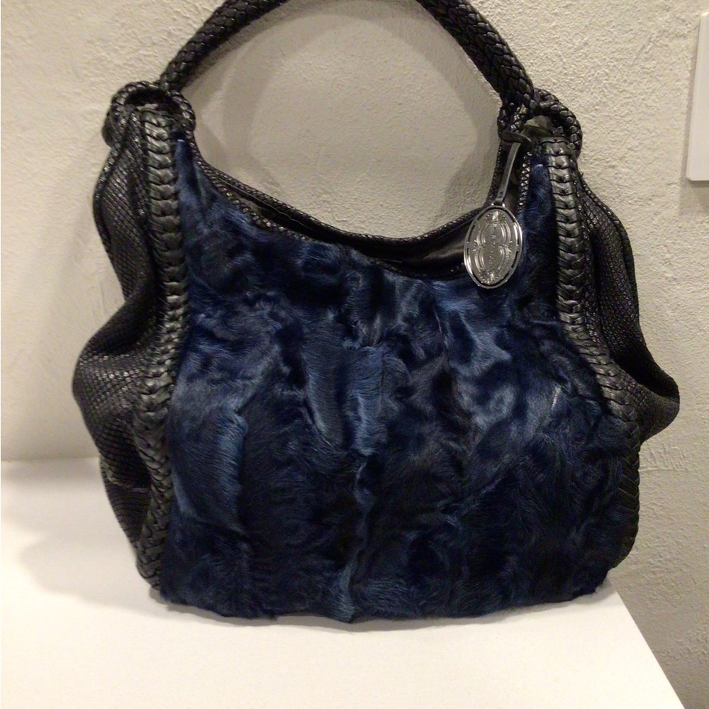 Elite Tahari Large Black Tote Bag With Dark Blue Fur - Picture 3 of 13
